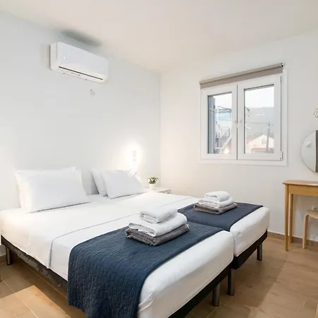 Windrose - Shared Pool Apartment