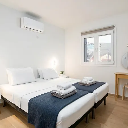 Windrose - Shared Pool Apartment Ipsos