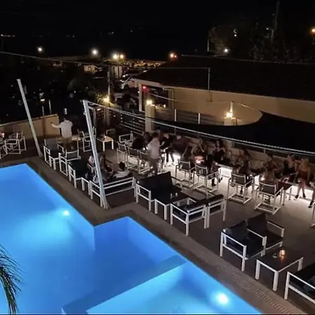 Windrose - Shared Pool Apartament Ýpsos